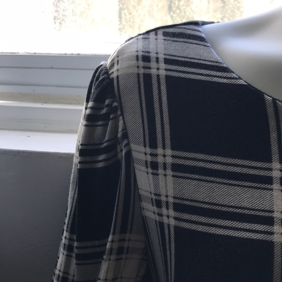 Black and cream checkered dress with belt - Picture 5 of 8